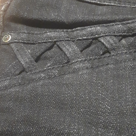 White House/ Black Market - Picture 5 of 8